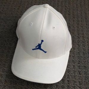 White Jordan brand fitted hat s/m